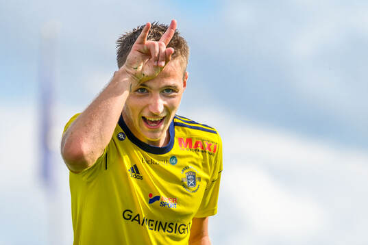 Ängelholms André Gustafson jublar efter 2-1
