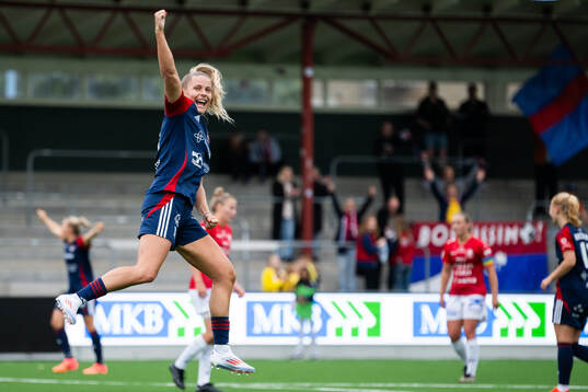FC Rosengårds Olivia Holdt jublar efter 3-1