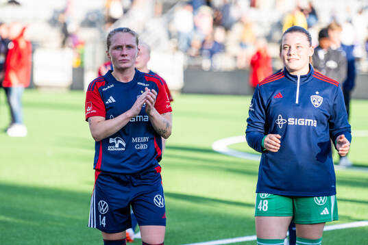 FC Rosengårds Emilia Larsson och målvakt Disa Hellwig jublar efter slutsignalen