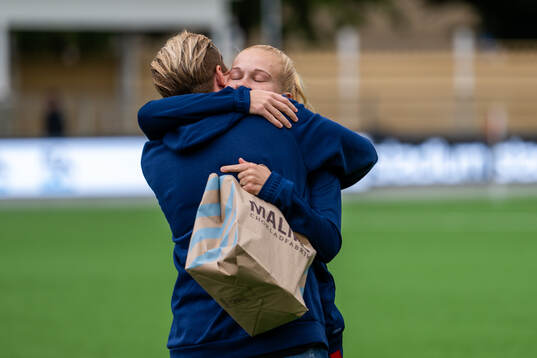 FC Rosengårds Sofie Bruun Bredgaard får avskedspresent