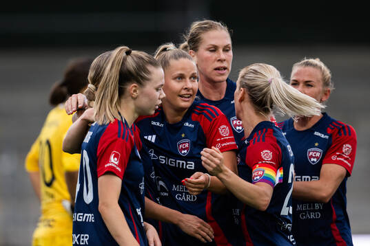 FC Rosengårds Olivia Holdt jublar
