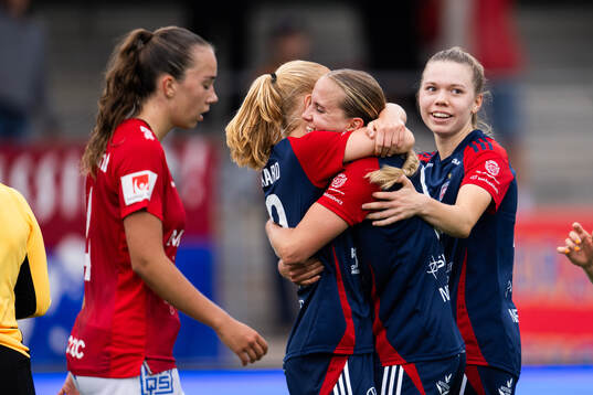 FC Rosengårds Sofie Bruun Bredgaard och Ria Noora Minerva Öling jublar