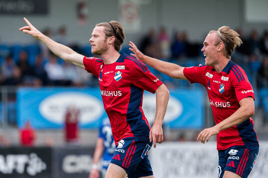 Östers Daniel Ljung jublar efter 0-1