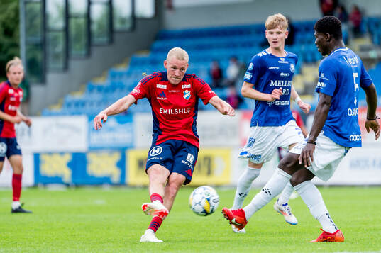 Östers Adam Bergmark Wiberg och Trelleborgs Abel Ogwuche