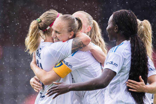 Djurgårdens Matilda Plan (m) jublar med Therese Åsland