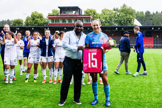 Djurgårdens sportchef Jean Balawo och målvakt Katelin Talbert