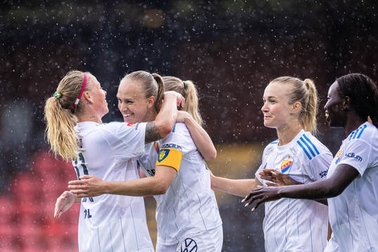 Djurgårdens Matilda Plan jublar med Therese Åsland och