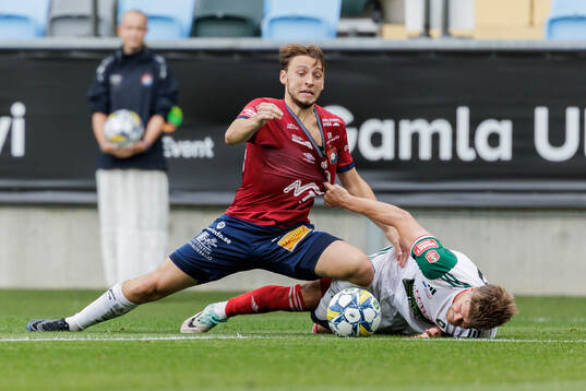 Örgrytes William Svensson och Skövde AIKs Elias Lindell