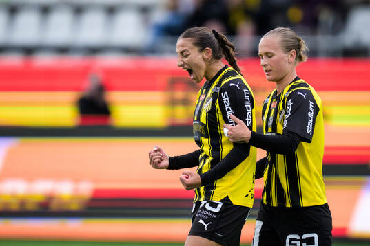 Häckens Rusul Rosa Kafaji jublar