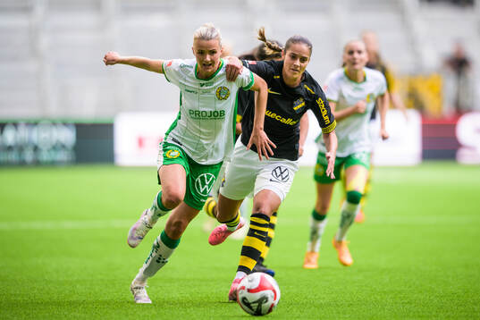 Hammarbys Thea Sørbo och AIKs Michelle Rojas Flores