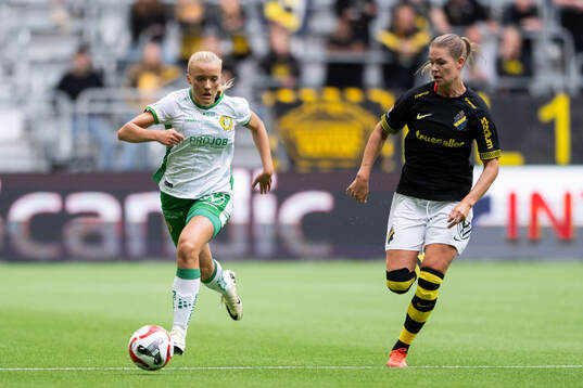 Hammarbys Smilla Holmberg och AIKs Nina Jakobsson