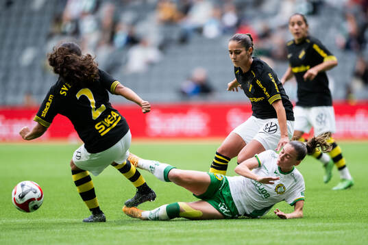 Hammarbys Smilla Vallotto mot AIKs Annika Svensson och