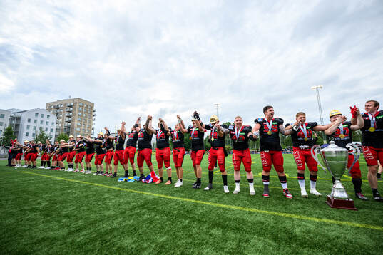 Carlstad Crusaders spelare jublar