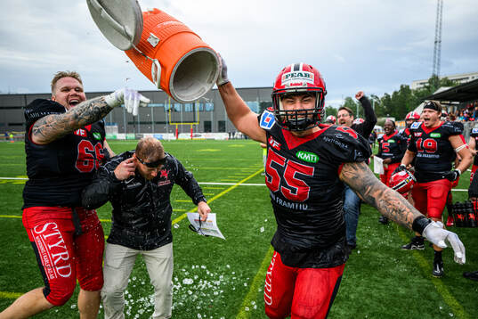 Carlstad Crusaders Isak Berg jublar