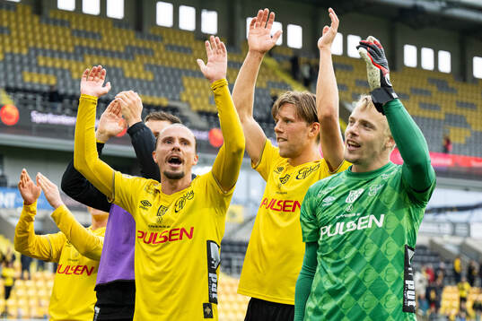 Elfsborgs Niklas Hult, Noah Söderberg och målvakt Isak