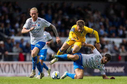 IFK Göteborgs Lucas Kåhed mot Värnamos Hampus Näsström