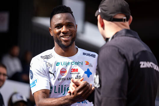 Värnamos Johnbosco Samuel Kalu jublar