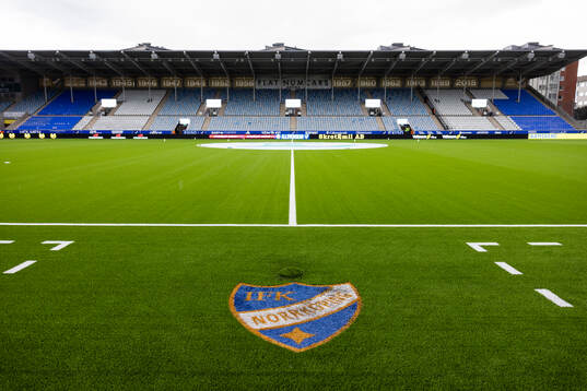 IFK Norrköpings klubbmärke på Platinum Cars Arena