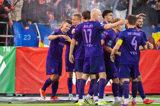 Spelare ur Djurgården jublar efter 0-2