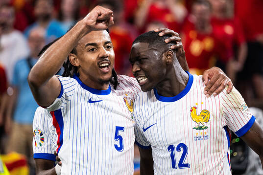 Jules Koundé and Randal Kolo Muani of France celebrate