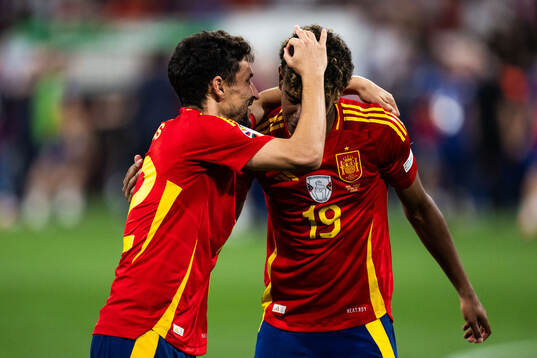 Jesus Navas and Lamine Yamal of Spain celebrate