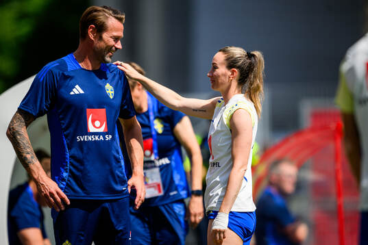 Team manager Magnus Andersson and Kosovare Asllani of the