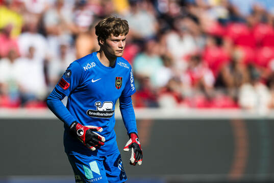 Brommapojkarnas målvakt Filip Sidklev