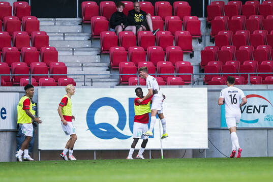 Brommapojkarnas Frederik Christensen jublar efter 0-1
