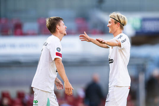 Brommapojkarnas Eric Björkander och Alexander Jensen jublar