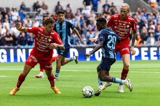 Värnamos Michael Steinwender och Hampus Näsström mot Djurgårdens Tokmac Nguen