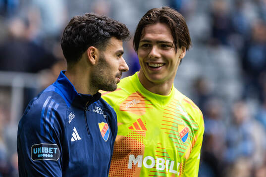 Djurgårdens Deniz Hummet och målvakt Jacob Widell