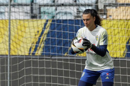 målvakt Zecira Musovic of the Swedish women's national