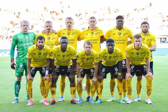 The starting eleven of Elfsborg pose for a team photo