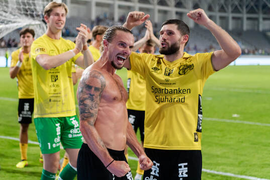 Niklas Hult of Elfsborg celebrates
