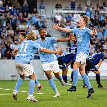 Malmö FFs Nils Zätterström, Sebastian Nanasi, och Isaac Kiese Thelin jublar efter 3-4