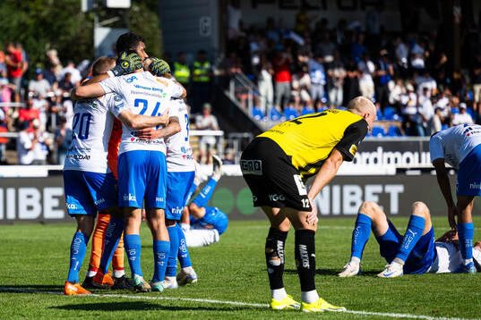 Värnamos spelare jublar