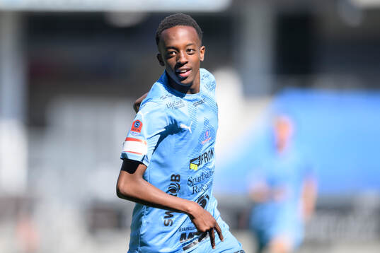 Eskilstunas spelare Ian Kimana jublar efter 0-2
