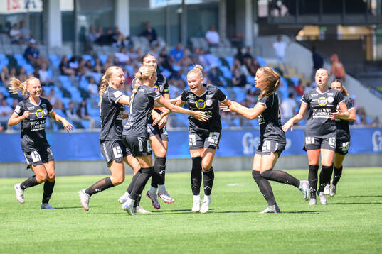 Uppsalas spelare jublar efter 1-2