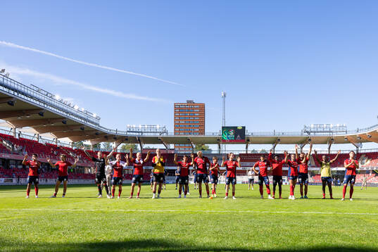 Östers spelare jublar