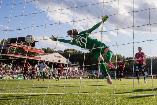 Hammarbys Jusef Erabi gör 0-2 bakom Brommapojkarnas