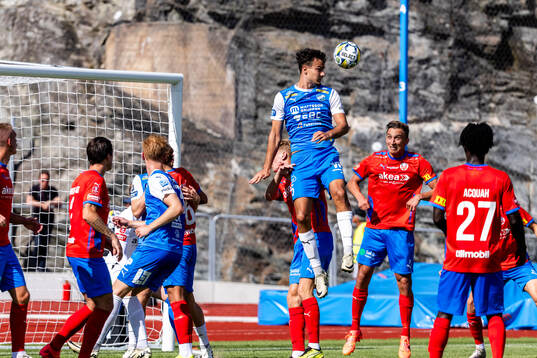 IK Oddevolds Assad Al Hamlawi nickar en hörna