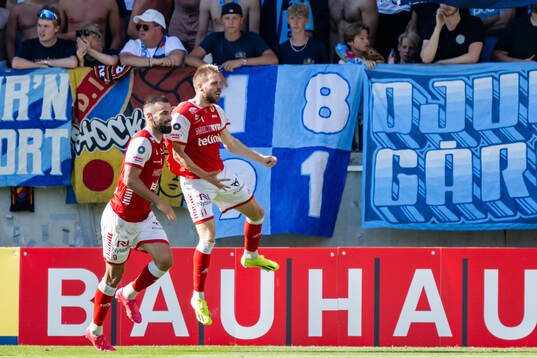 Kalmars Dino Islamovic och Jonathan Ring jublar efter 2-1