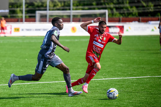 Brages Samouil Izountouemoi  och Skövde AIKs Elmar Abraham