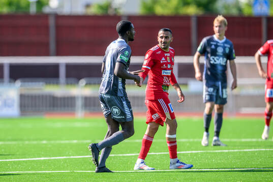 Tidigare lagkamraterna Brages Adil Titi och Skövde AIKs