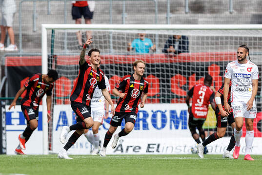 Östersunds Jamie Ryan Hopcutt jublar efter 2-0