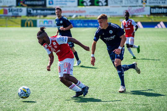 Sandvikens IFs John Junior Igbarumah och Utsiktens Erik