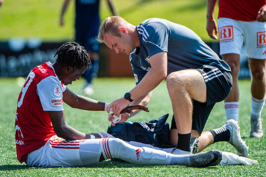 Sandvikens IFs Calvin Kabuye har ont