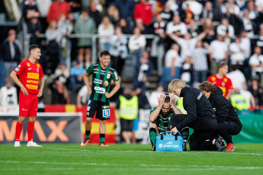 Varbergs Oskar Sverrisson har ont