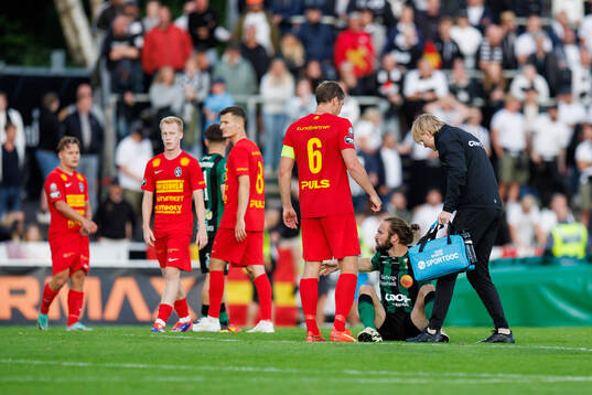 Varbergs Oskar Sverrisson reagerar