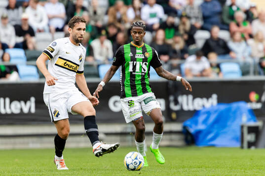 AIKs Benjamin Tiedemann Hansen och GAISs Chovanie Shakur Amatkarijo